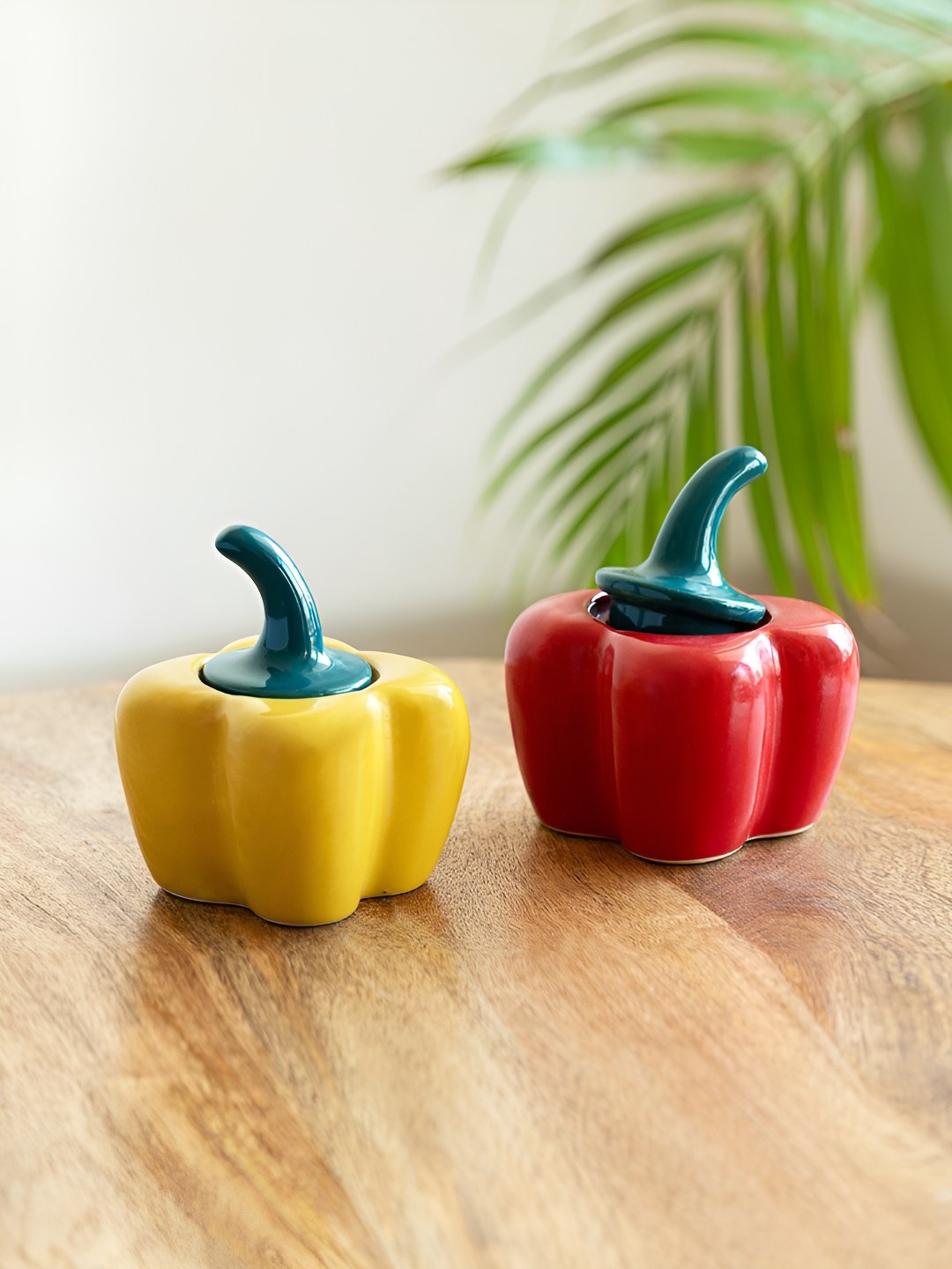 

ExclusiveLane 2 Pieces Yellow & Red Bell Pepper Storage Jars 360 ml