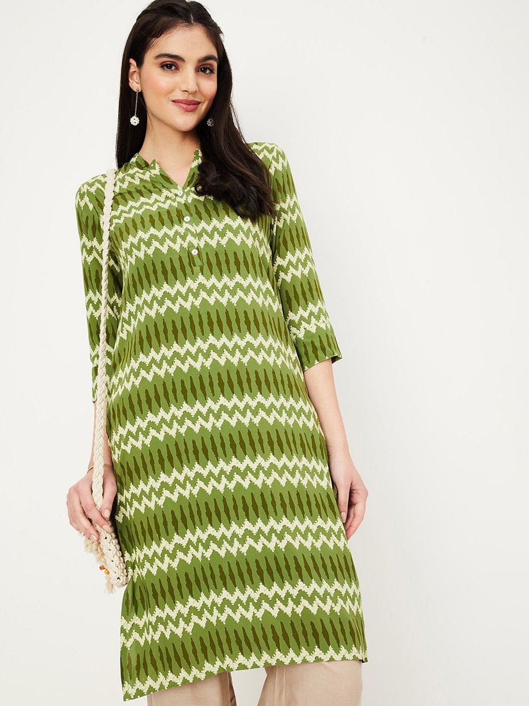 

max Women Geometric Dyed Thread Work Kurta, Green