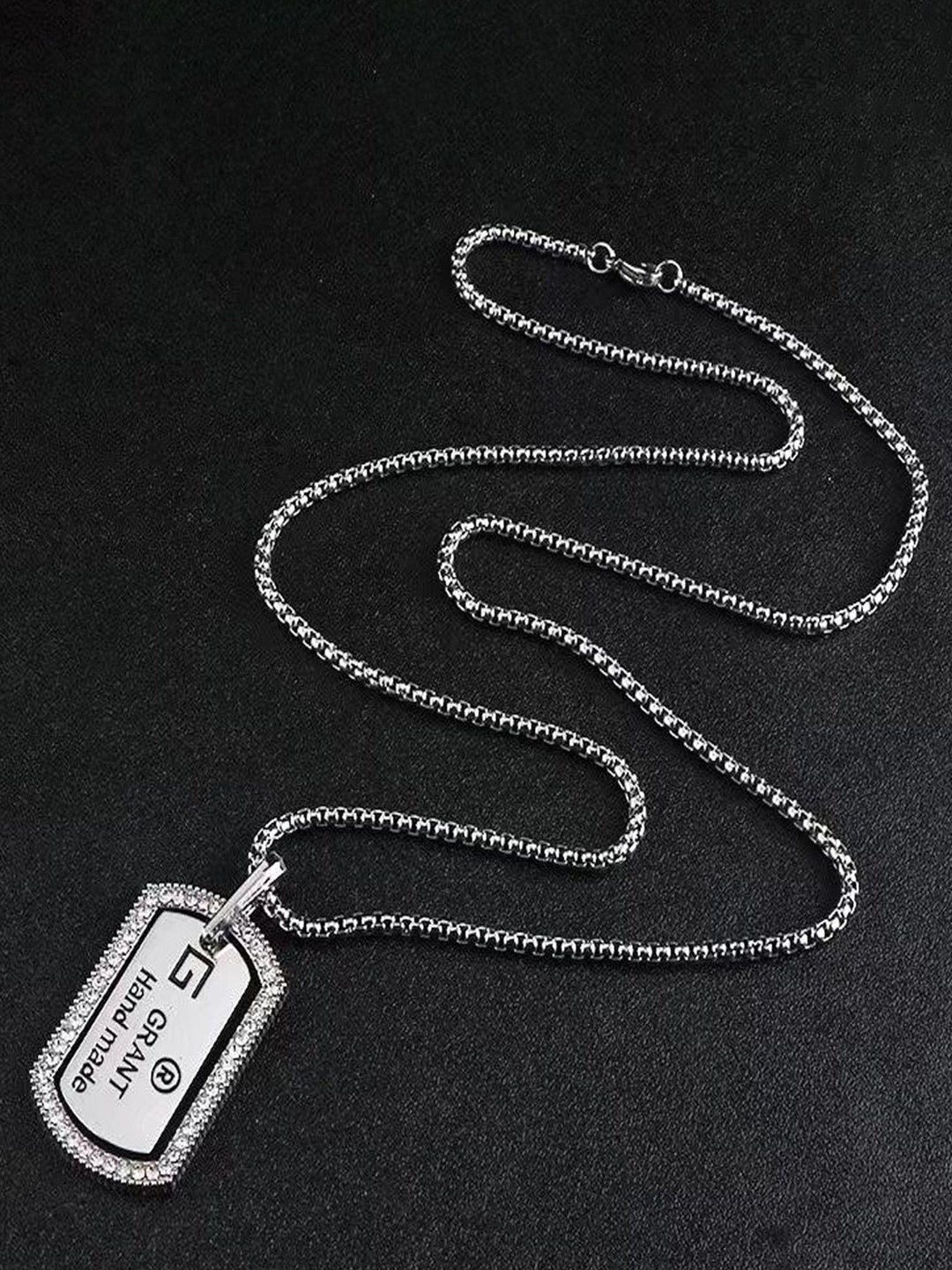 

FIMBUL Men Silver-Plated Geometric-Shaped Antique Pendant With Chain