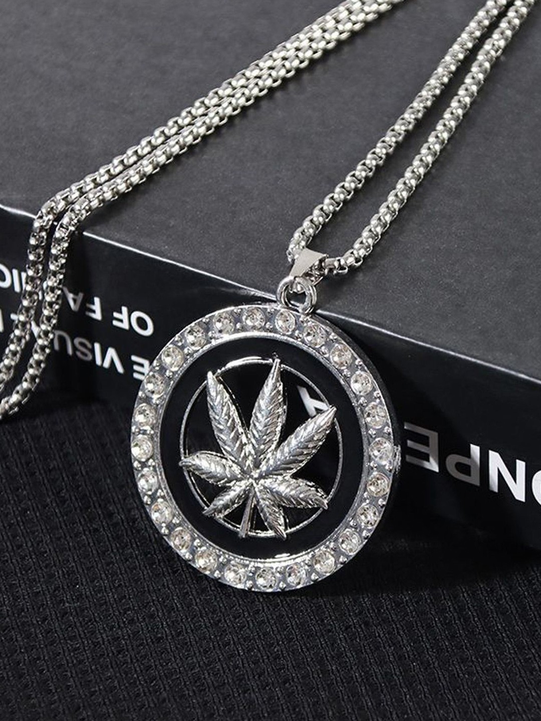 

FIMBUL Men Silver-Plated Stone-Studded Pendant With Chain
