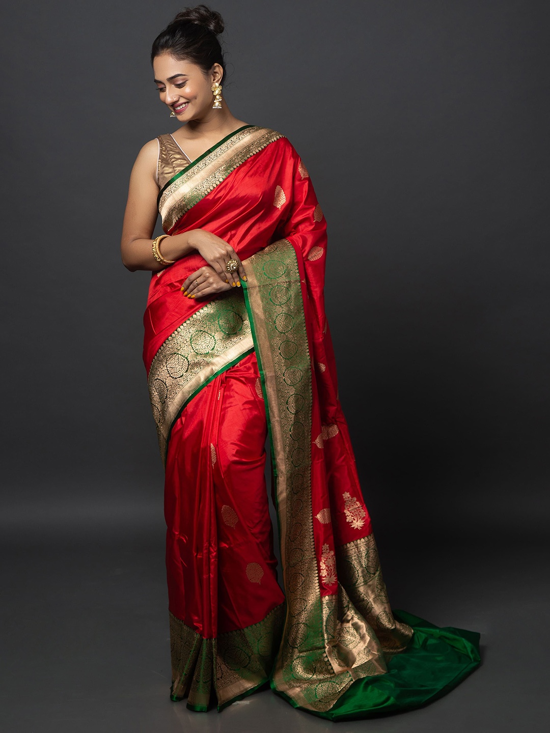 

Urbane Essence Woven Design Zari Pure Silk Saree, Green