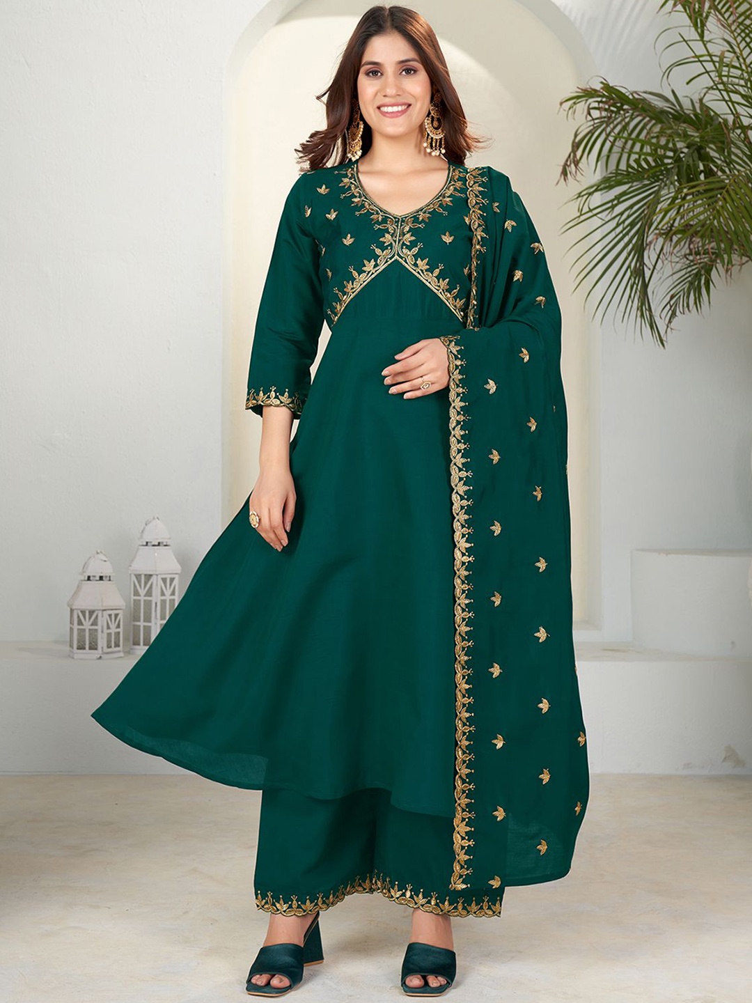 

KALINI Floral Yoke Design V-Neck Thread Work Anarkali Kurta with Palazzos & Dupatta, Green