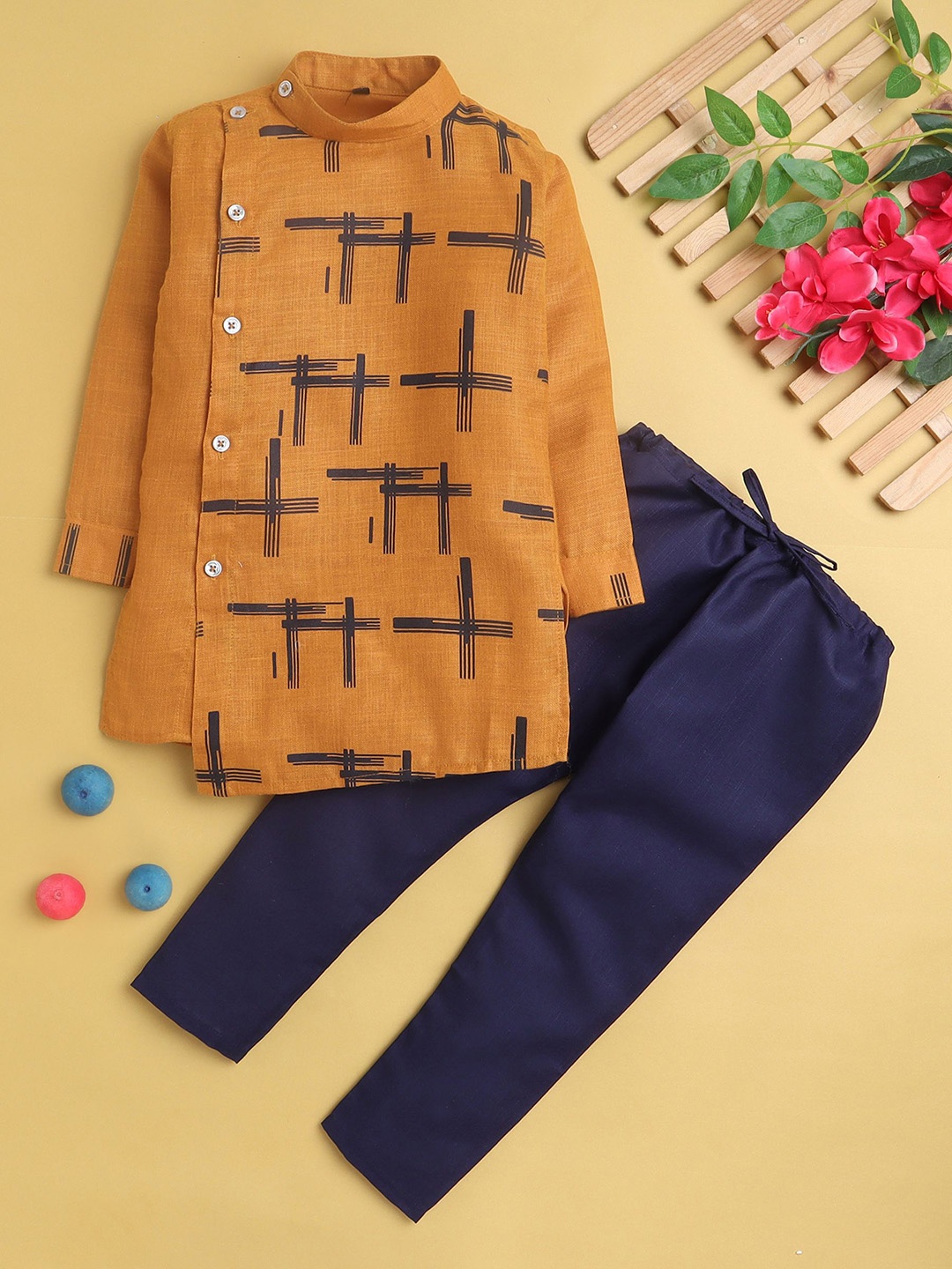

BAESD Boys Geometric Printed Mandarin Collar Regular Straight Kurta With Pyjamas, Yellow