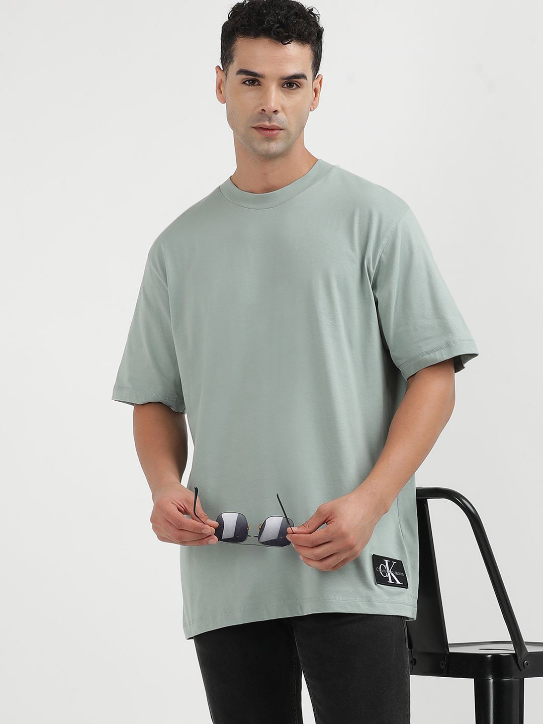 

Calvin Klein Jeans Men Solid Round Neck T-shirt, Green