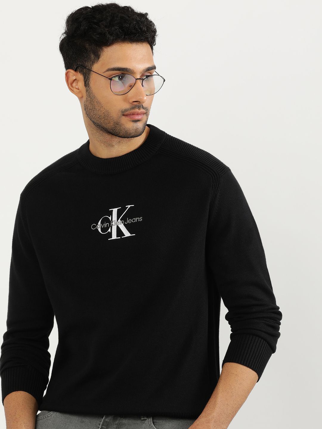 

Calvin Klein Round Neck Long Sleeves Printed Cotton Pullover Sweatshirts, Black