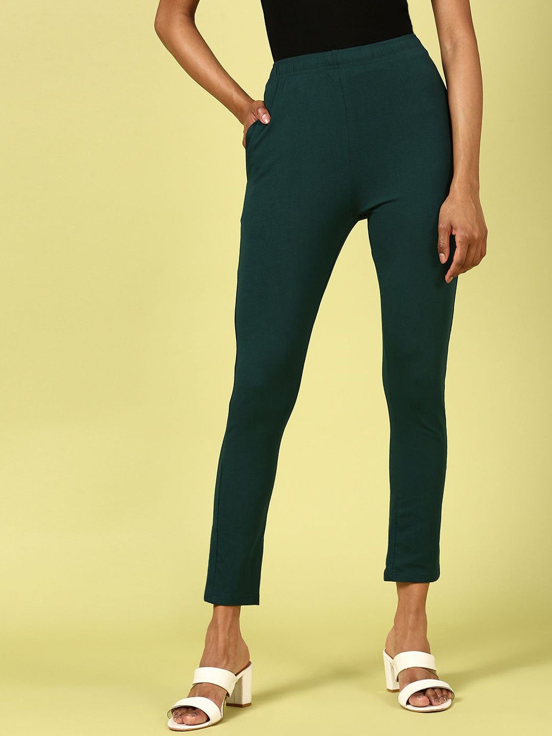 

De Moza Women Slim Fit Mid-Rise Cotton Trousers, Green