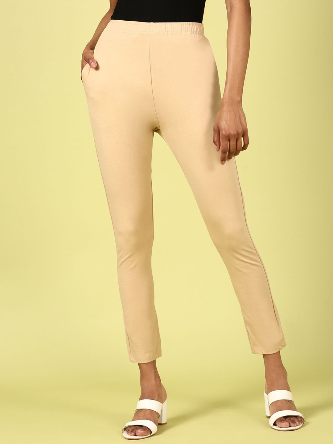 

De Moza Women Slim Fit Cotton Cropped Trousers, Beige
