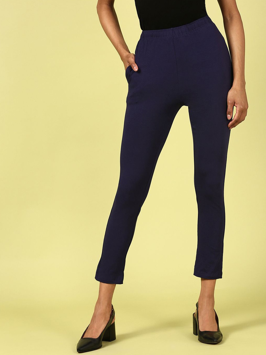 

De Moza Women Slim Fit Mid-Rise Cotton Cropped Trousers, Navy blue