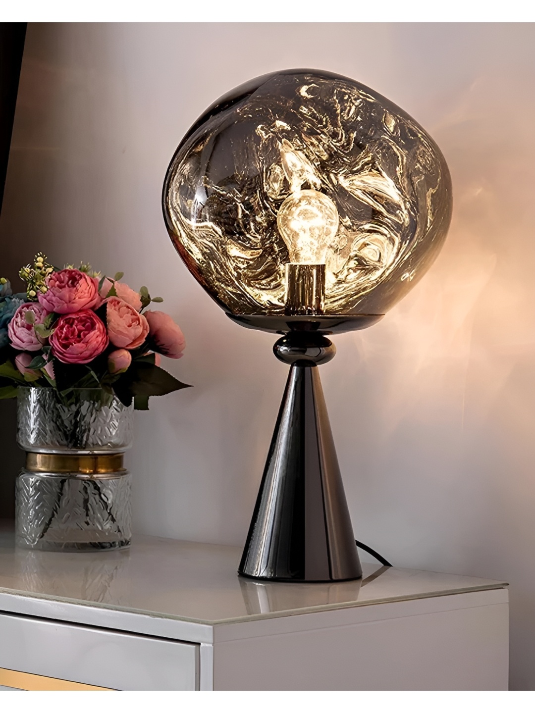 

THEDECORKART White Quirky Spherical Table Lamp