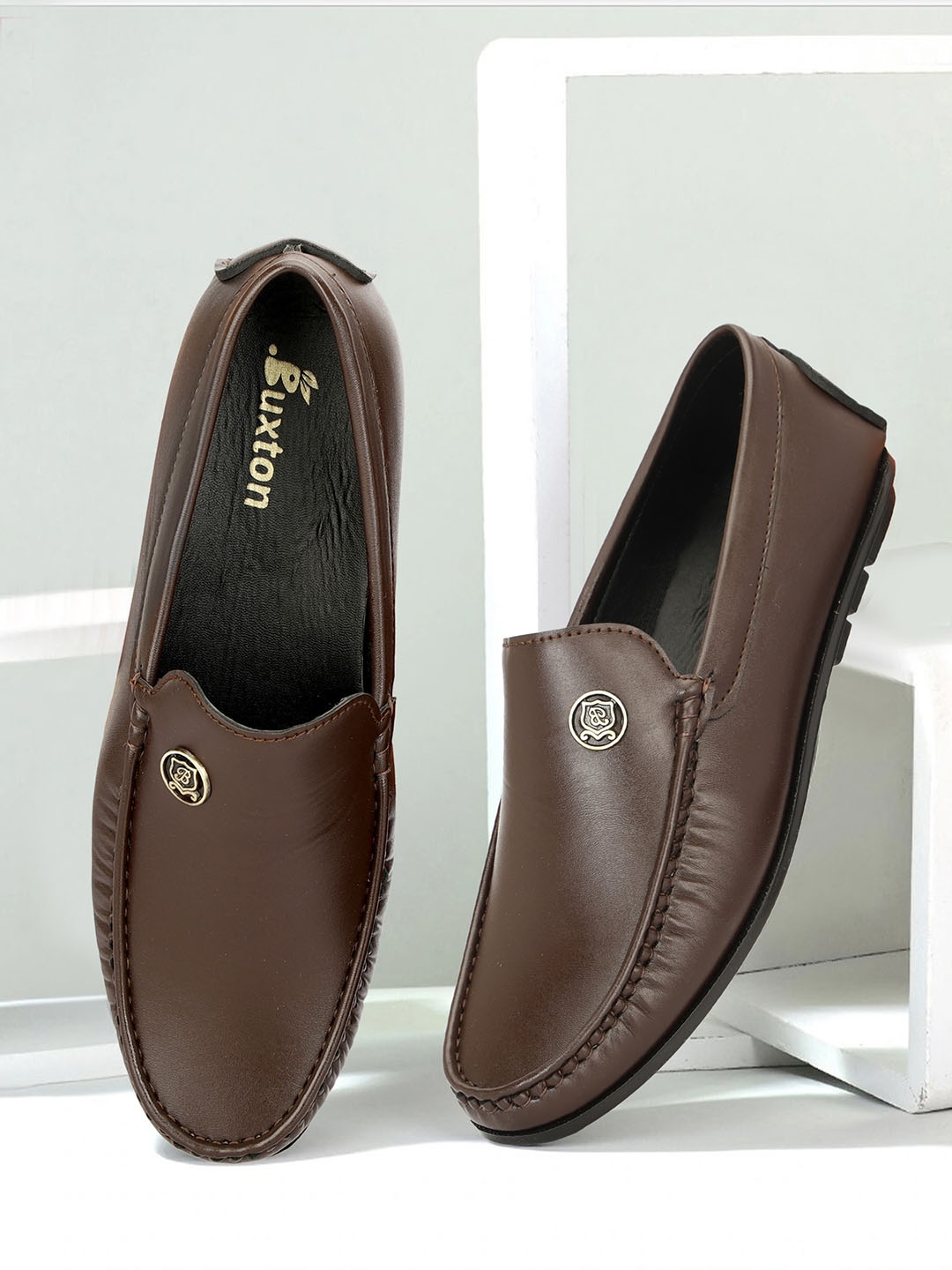 

Buxton Men Round Toe Comfort Insole Loafers, Brown