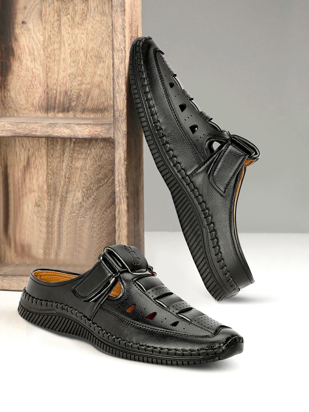 

Buxton Men Shoe Style Sandals, Black