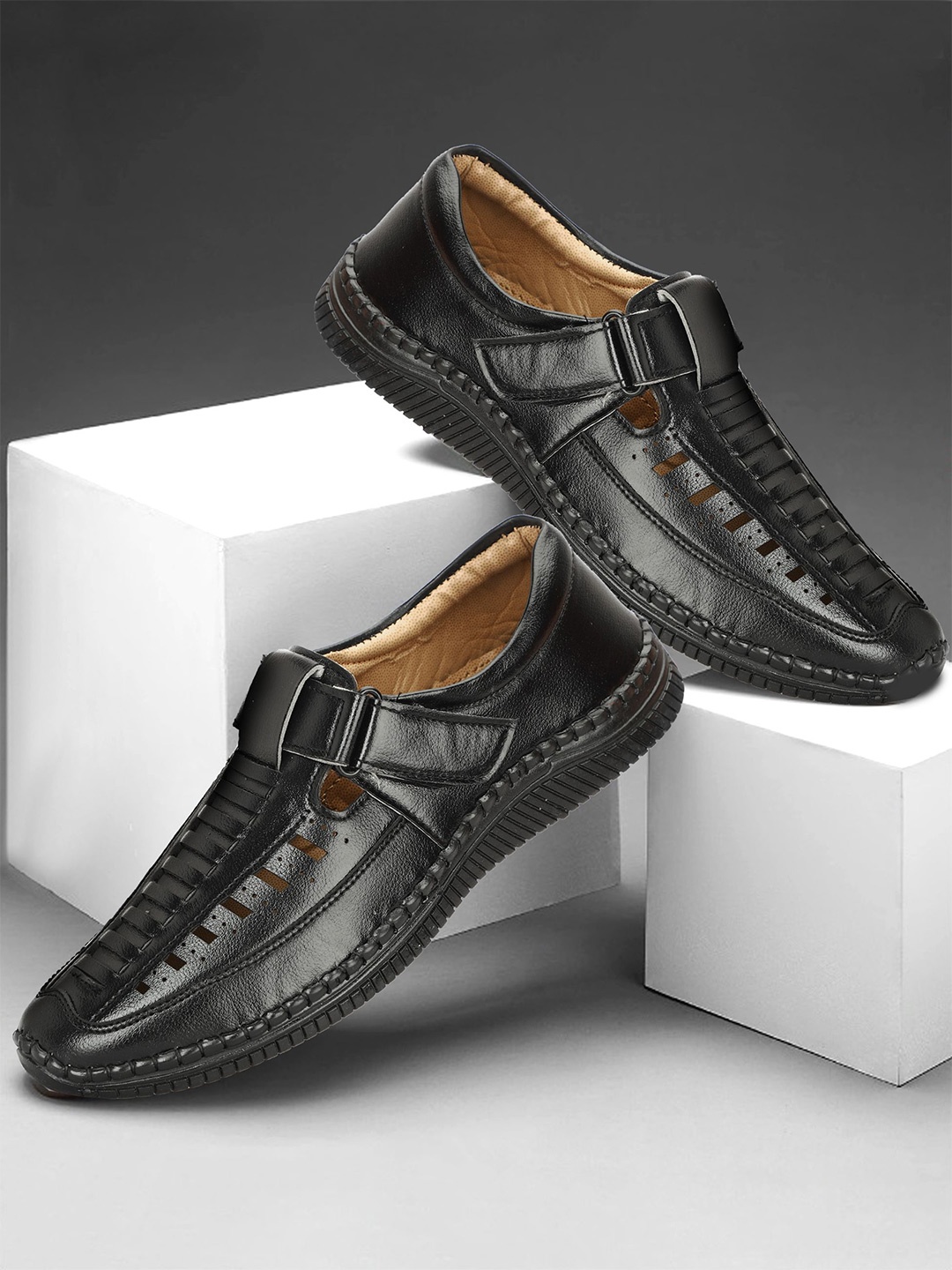 

Buxton Men Shoe-Style Sandals, Black
