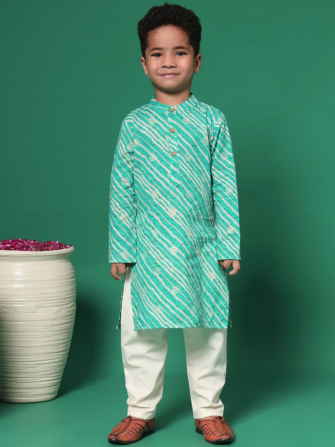 

Readiprint Fashions Boys Leheriya Printed Regular Pure Cotton Kurta with Pyjamas, Turquoise blue