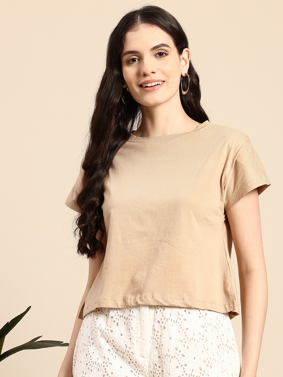 

Mast & Harbour Round Neck T-shirt, Beige