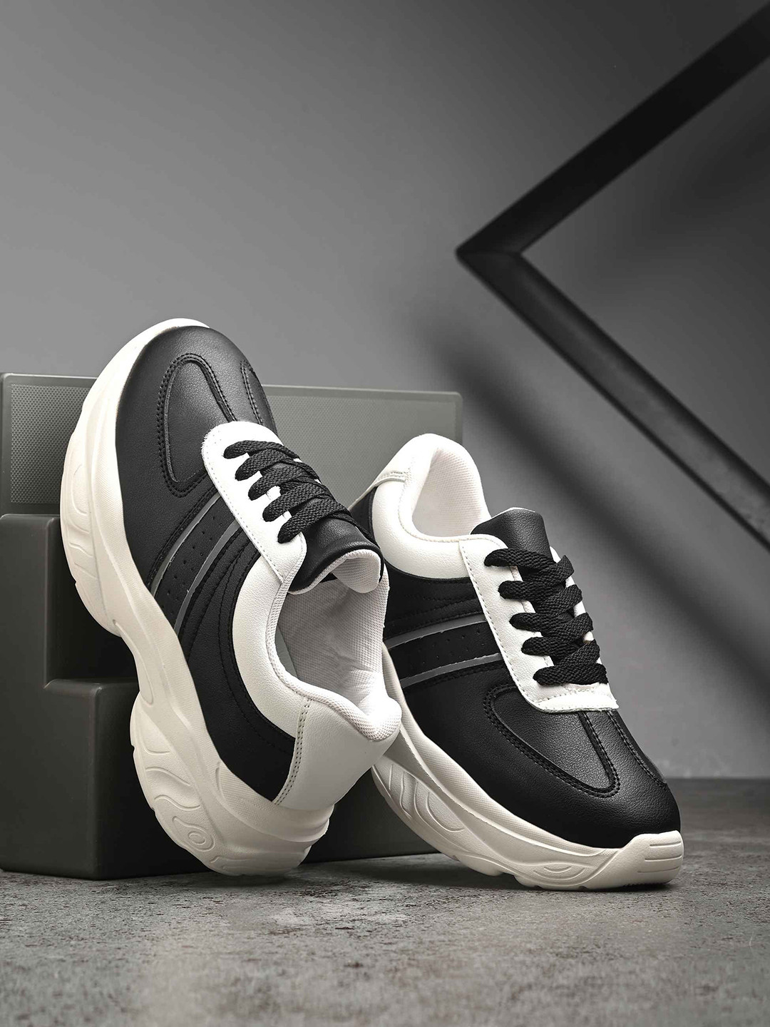 

The Roadster Lifestyle Co. Casual Sneakers, Black