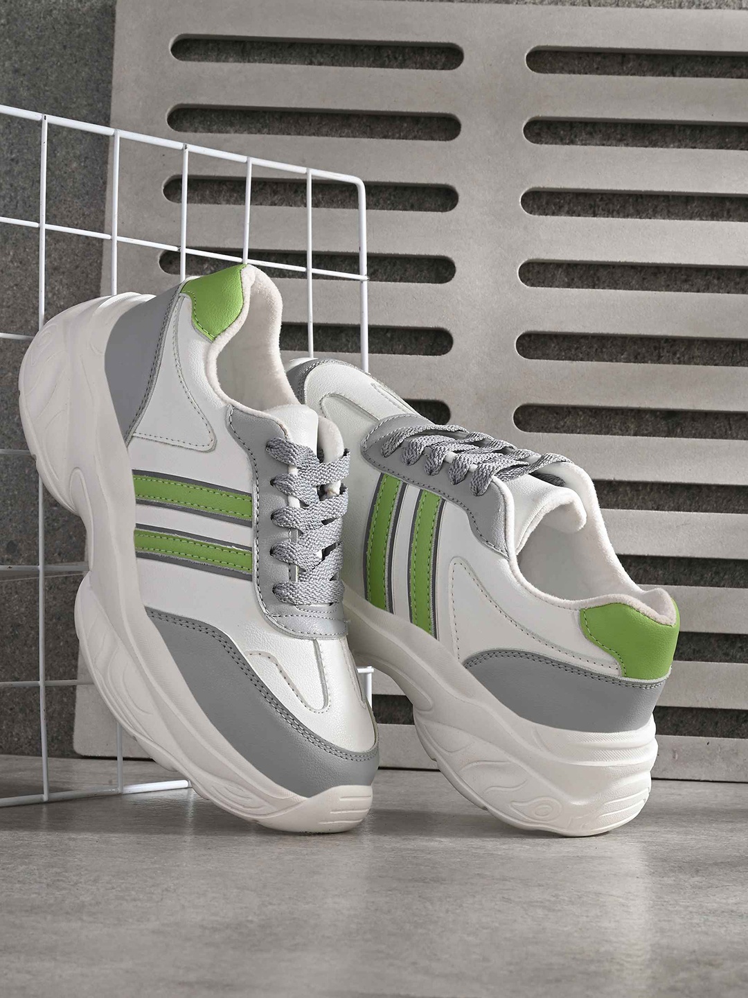 

The Roadster Lifestyle Co. Colourblocked Casual Sneakers, White