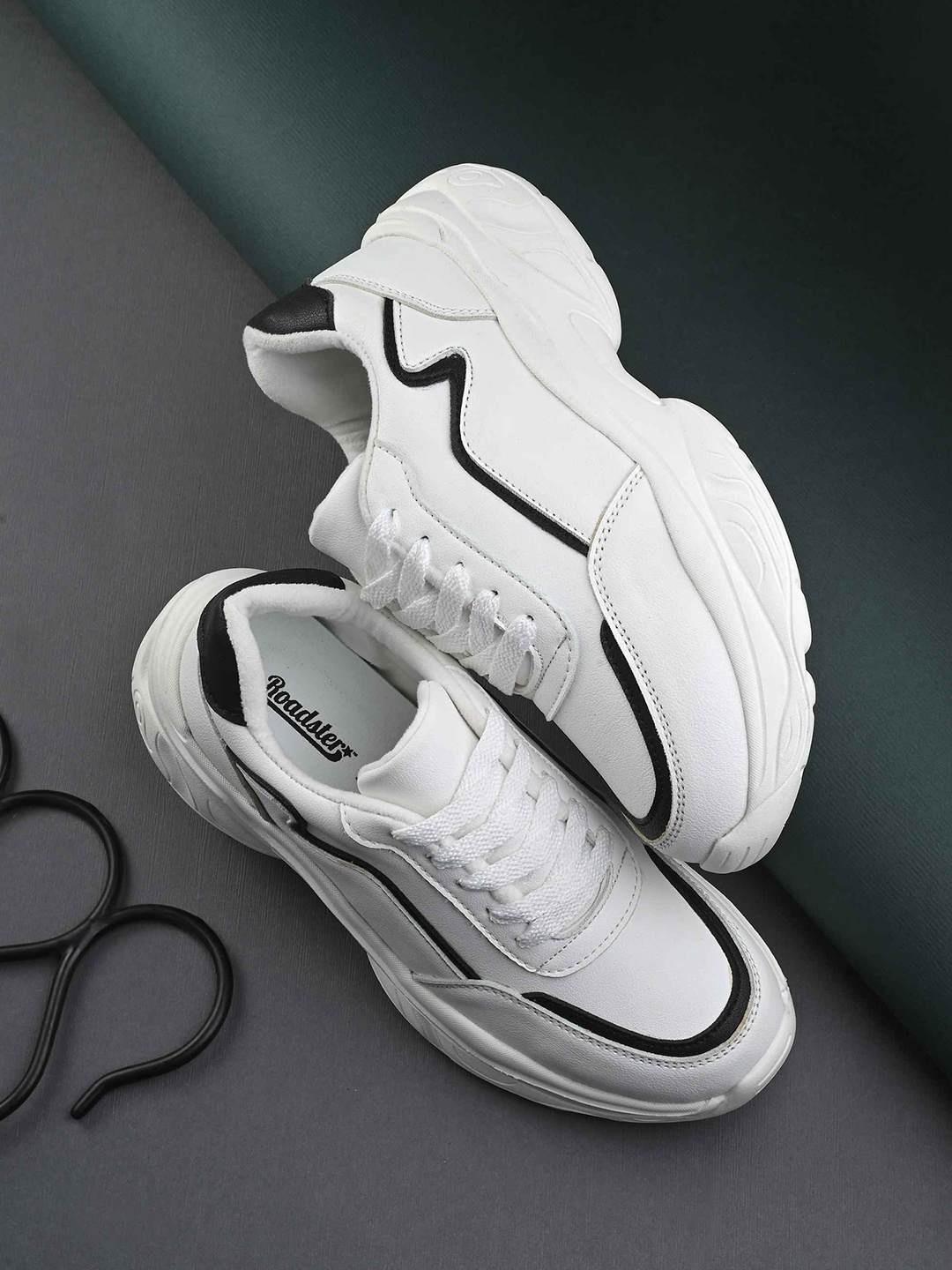 

The Roadster Lifestyle Co. Women Casual Sneakers, White
