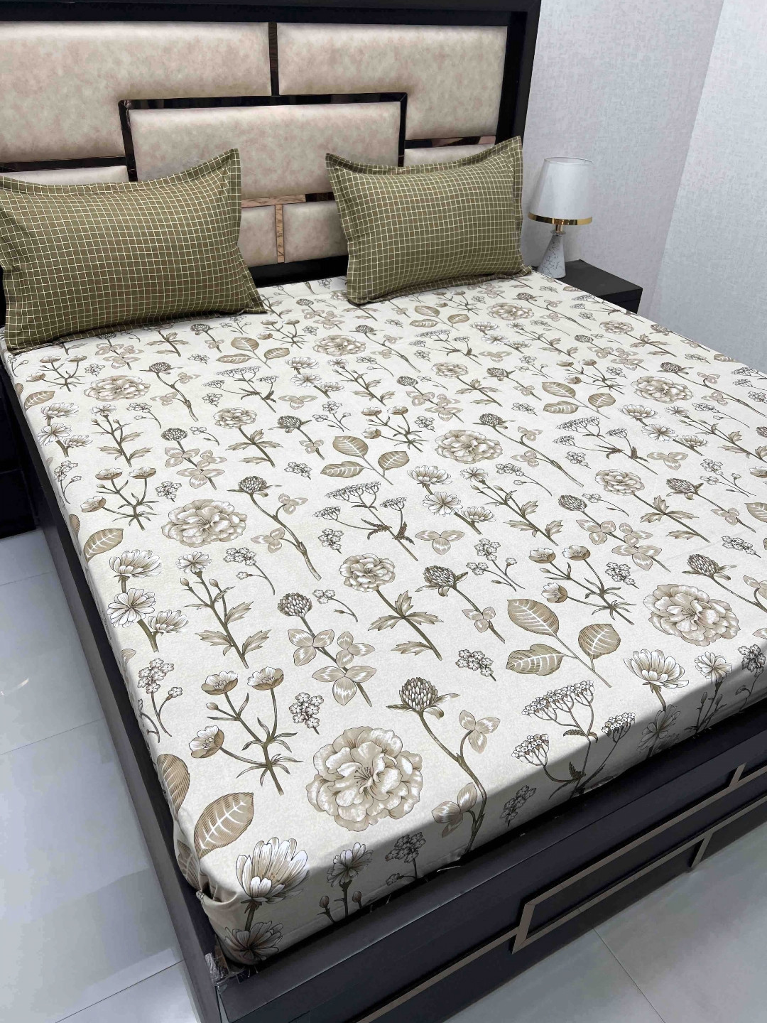 

Pure Decor Leisure Fur Green & Black Printed Pure Cotton 230 TC Super King Bedsheet Set