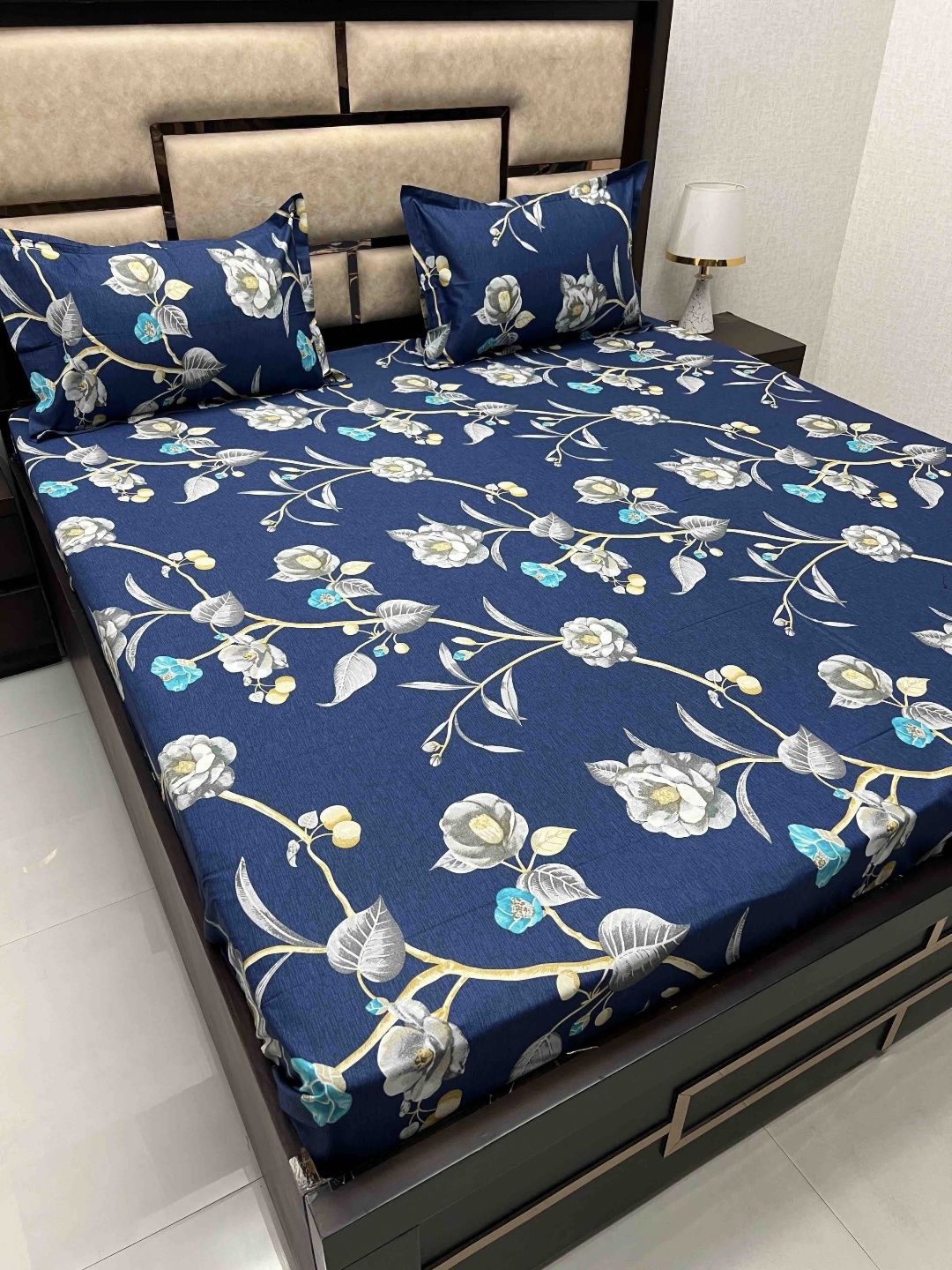 

Pure Decor Blue & White Floral 300 TC Cotton King Bedsheet with 2 Pillow Covers