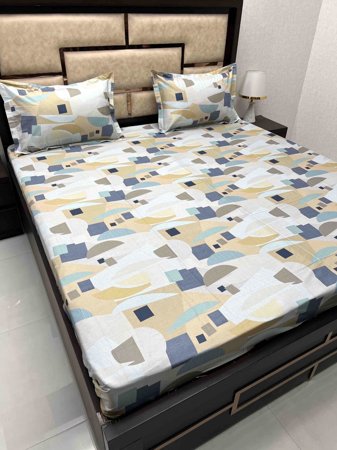 

Pure Decor Blue & Brown Geometric 350 TC Cotton King Bedsheet with 2 Pillow Covers