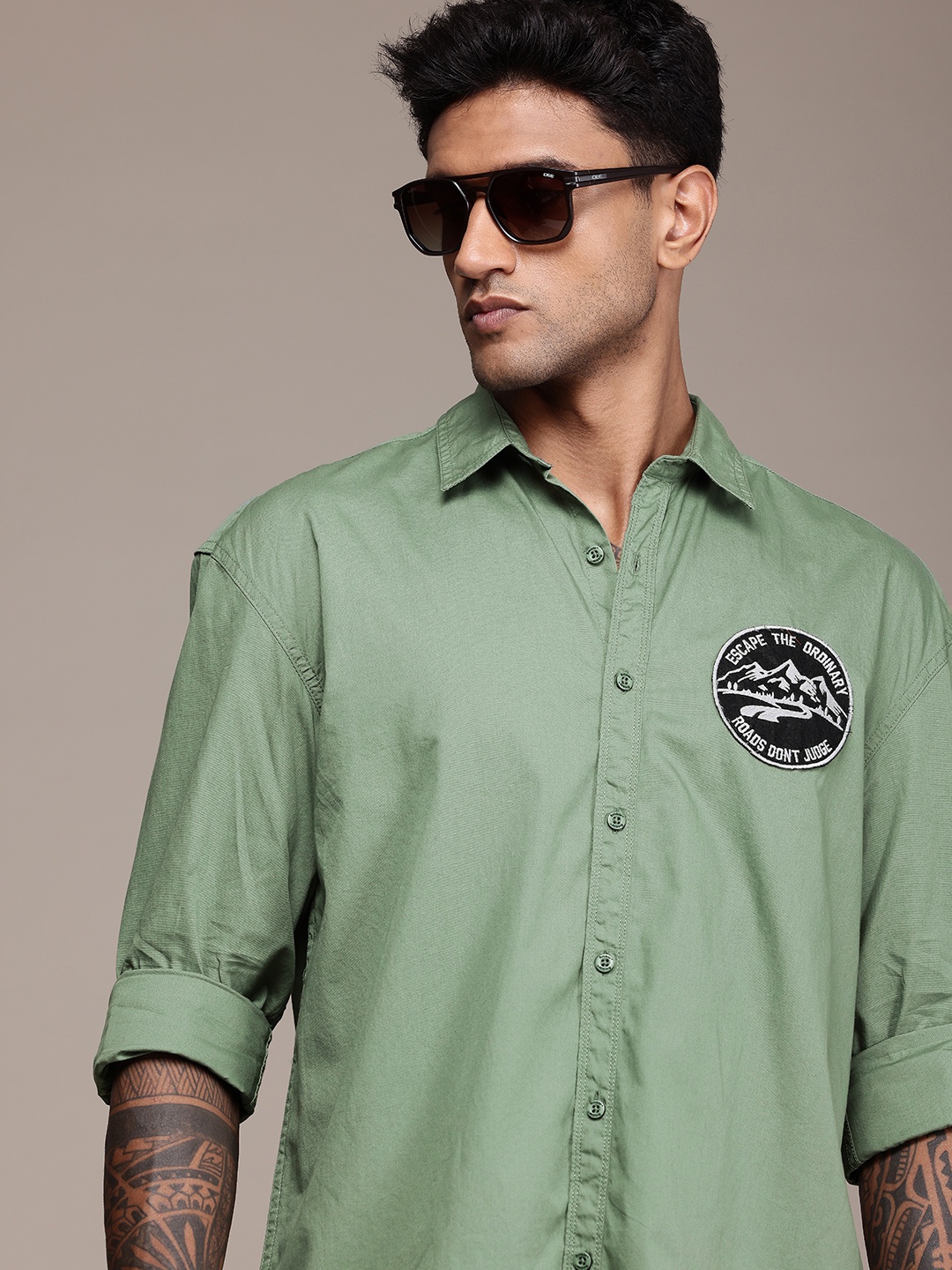 

The Roadster Life Co. Relaxed Fit Applique Detailed Pure Cotton Casual Shirt, Green