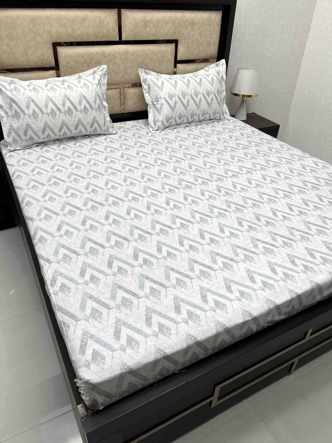 

Pure Decor White & Grey Geometric 300 TC Cotton Queen Bedsheet with 2 Pillow Covers