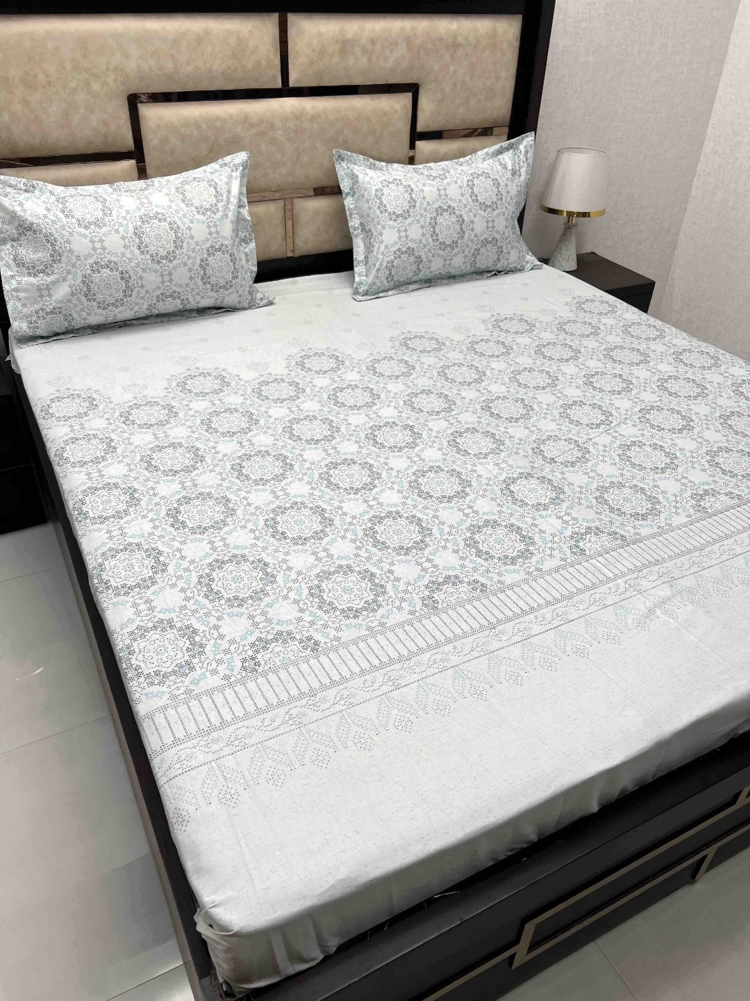 

Pure Decor White & Black Geometric 300 TC Cotton Queen Bedsheet with 2 Pillow Covers