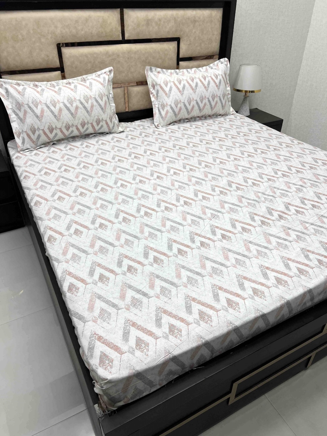 

Pure Decor White & Maroon Geometric 300 TC Cotton Queen Bedsheet with 2 Pillow Covers