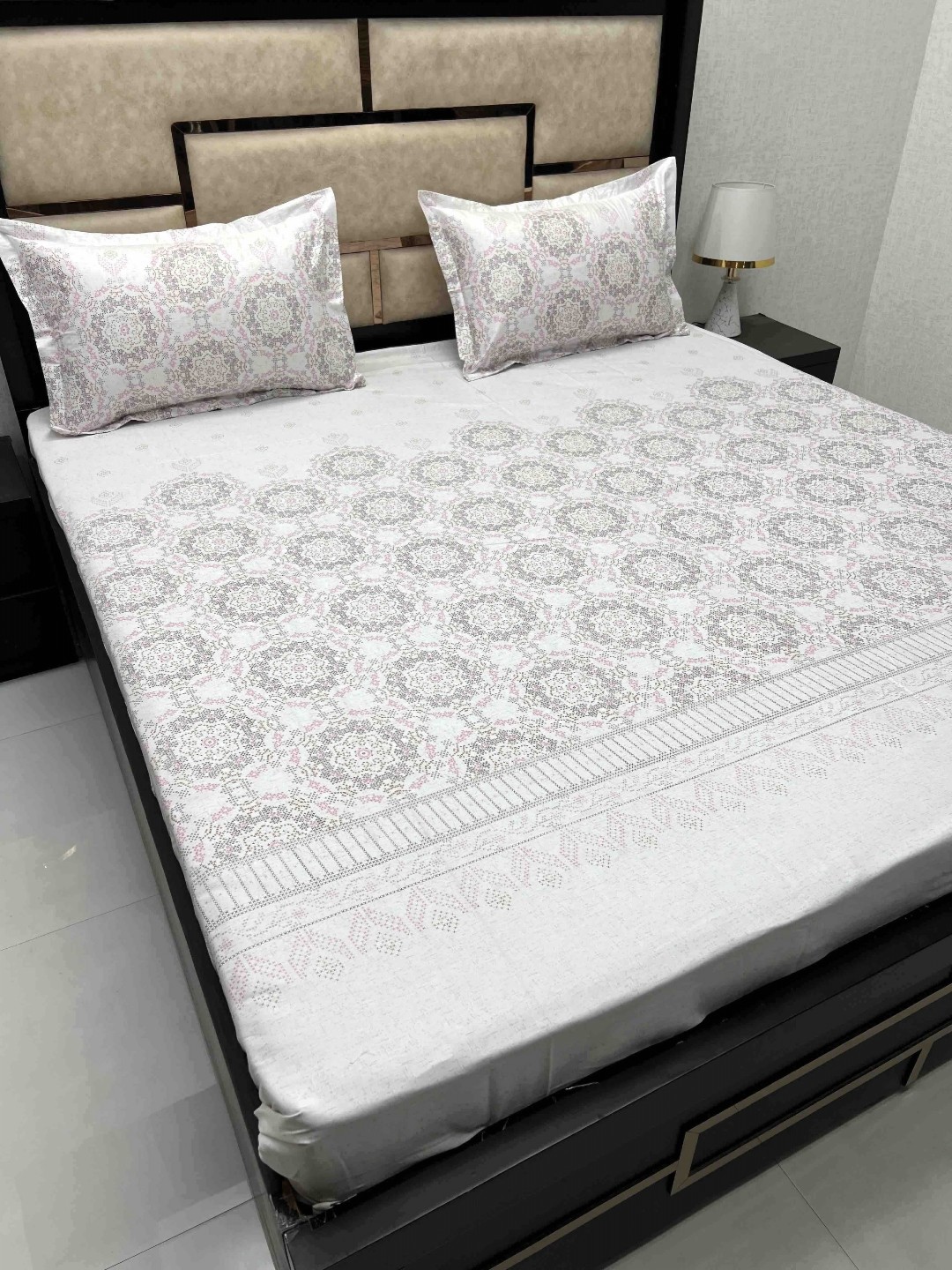 

Pure Decor Pink & White Floral 300 TC Cotton Queen Bedsheet with 2 Pillow Covers