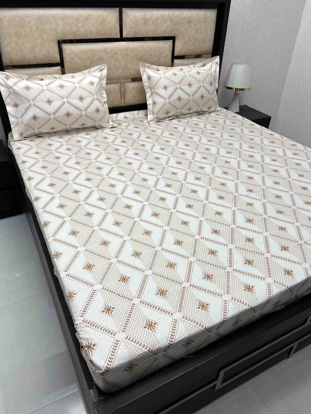 

Pure Decor Brown & White 300 TC Cotton Queen Bedsheet with 2 Pillow Covers