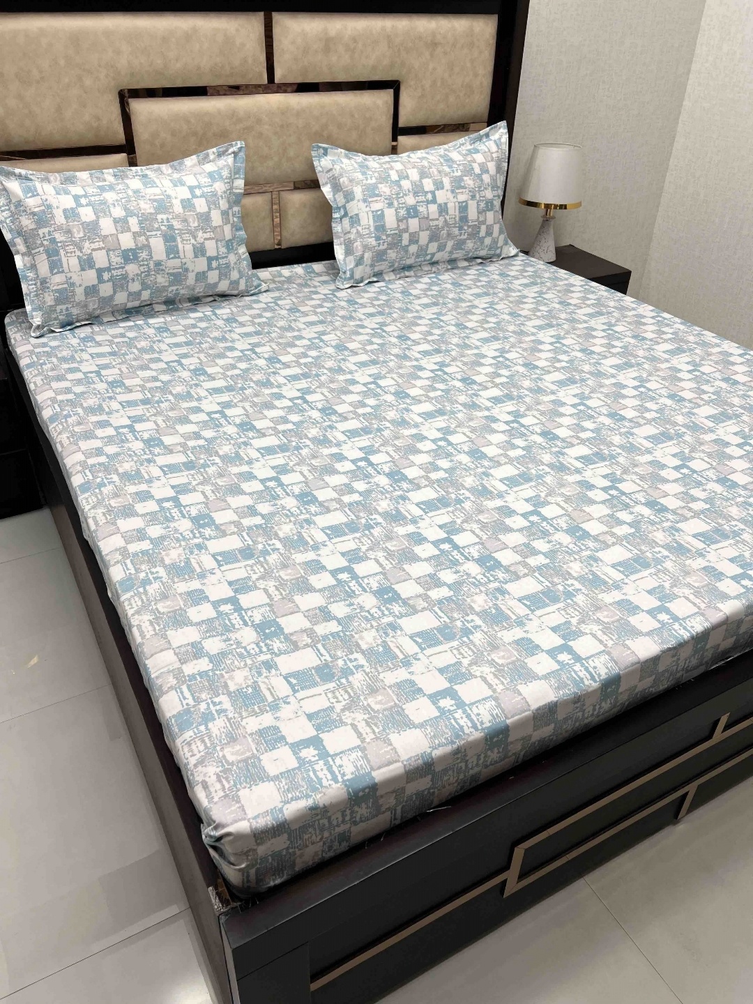 Pure Decor Green & White 300 TC Cotton Queen Bedsheet with 2 Pillow Covers