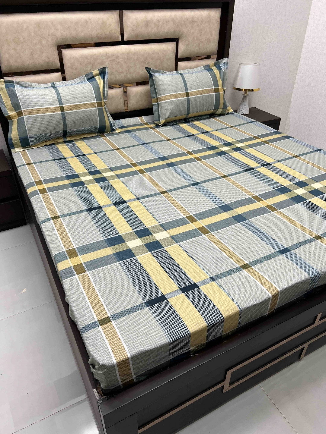 

Pure Decor Green & Gold-Toned 230 TC Cotton Queen Bedsheet with 2 Pillow Covers