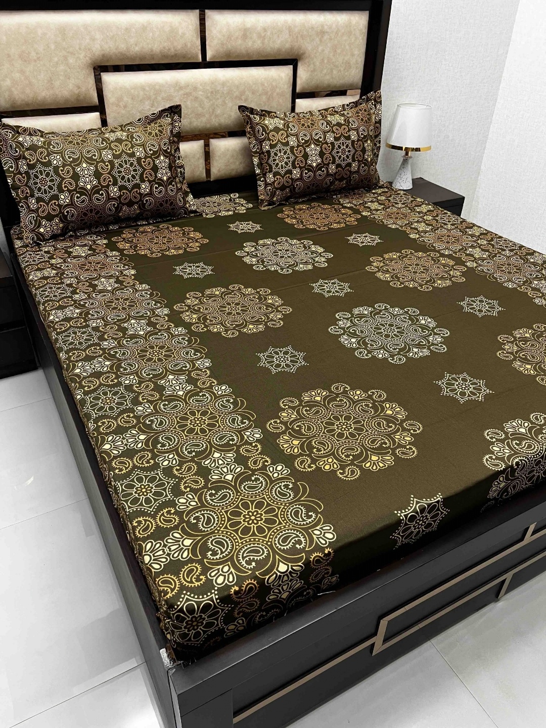 

Pure Decor Green & White Ethnic Motifs 230 TC Cotton Queen Bedsheet with 2 Pillow Covers