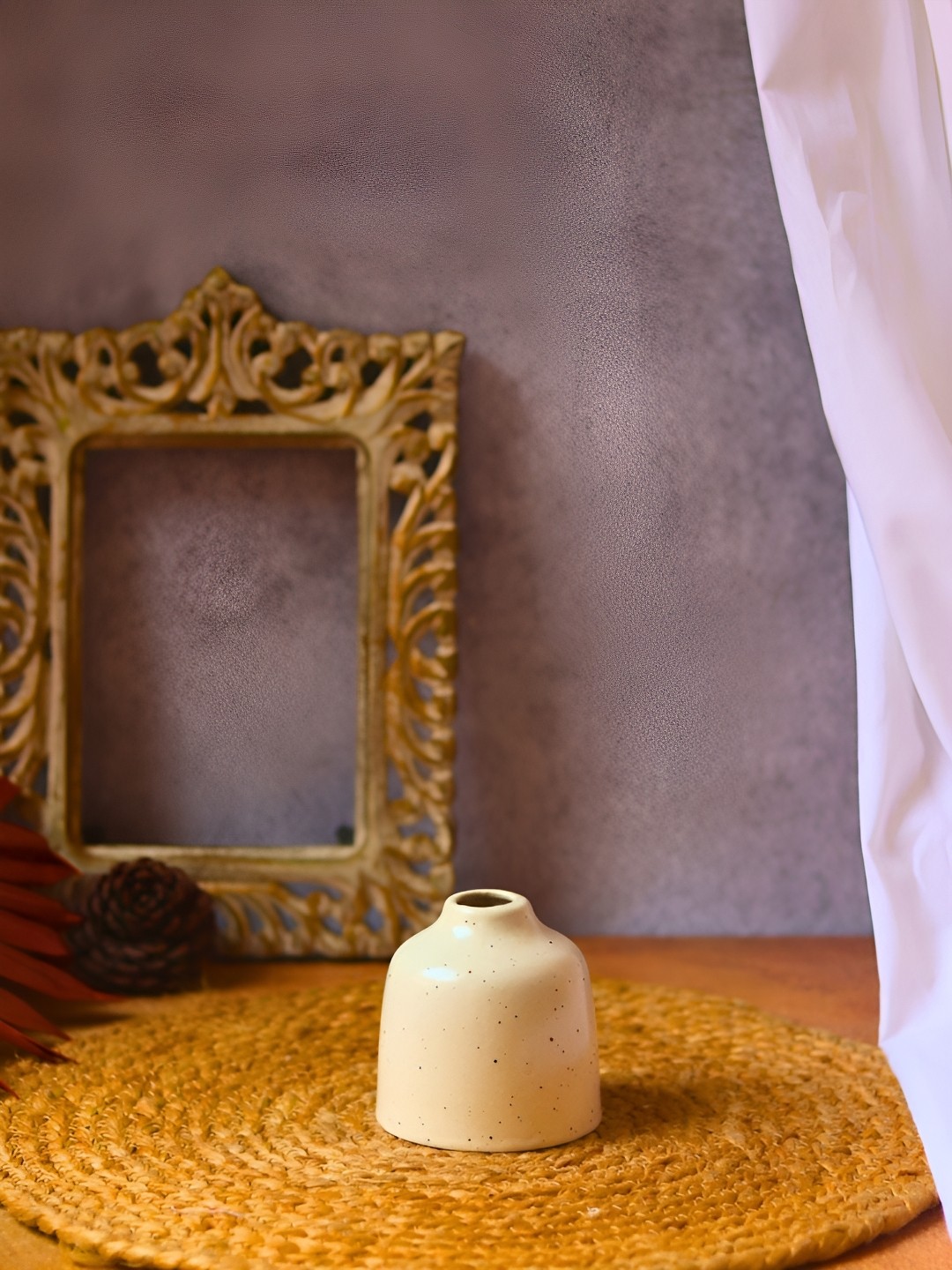 

WEAVING HOMES Cream Ceramic Bud Short Vase