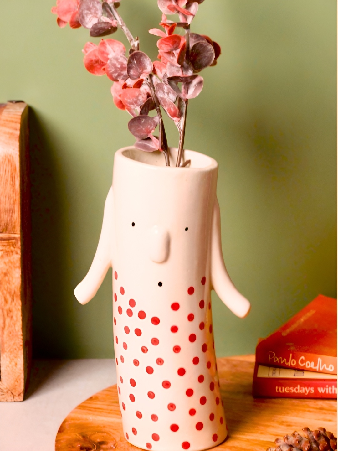 

WEAVING HOMES Beige & Red Ceramic Momma - Family Vase