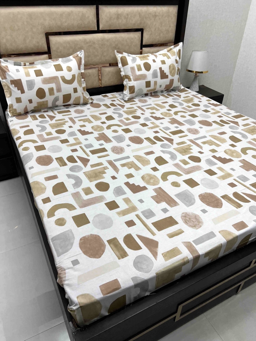 Pure Decor Villa Brown Printed Pure Cotton 300 TC Super King Bedsheet With 2 Pillow Covers