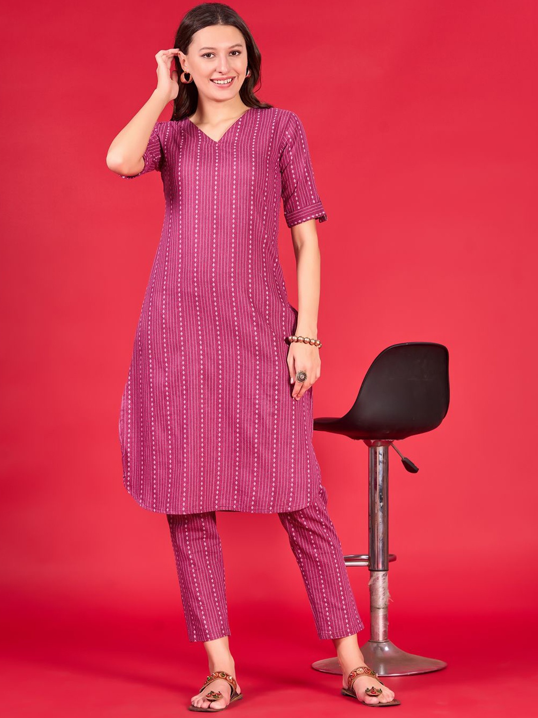 

Goti's Ethnic Motifs Woven Designed Straight Pure Cotton Kurta with Trousers, Pink