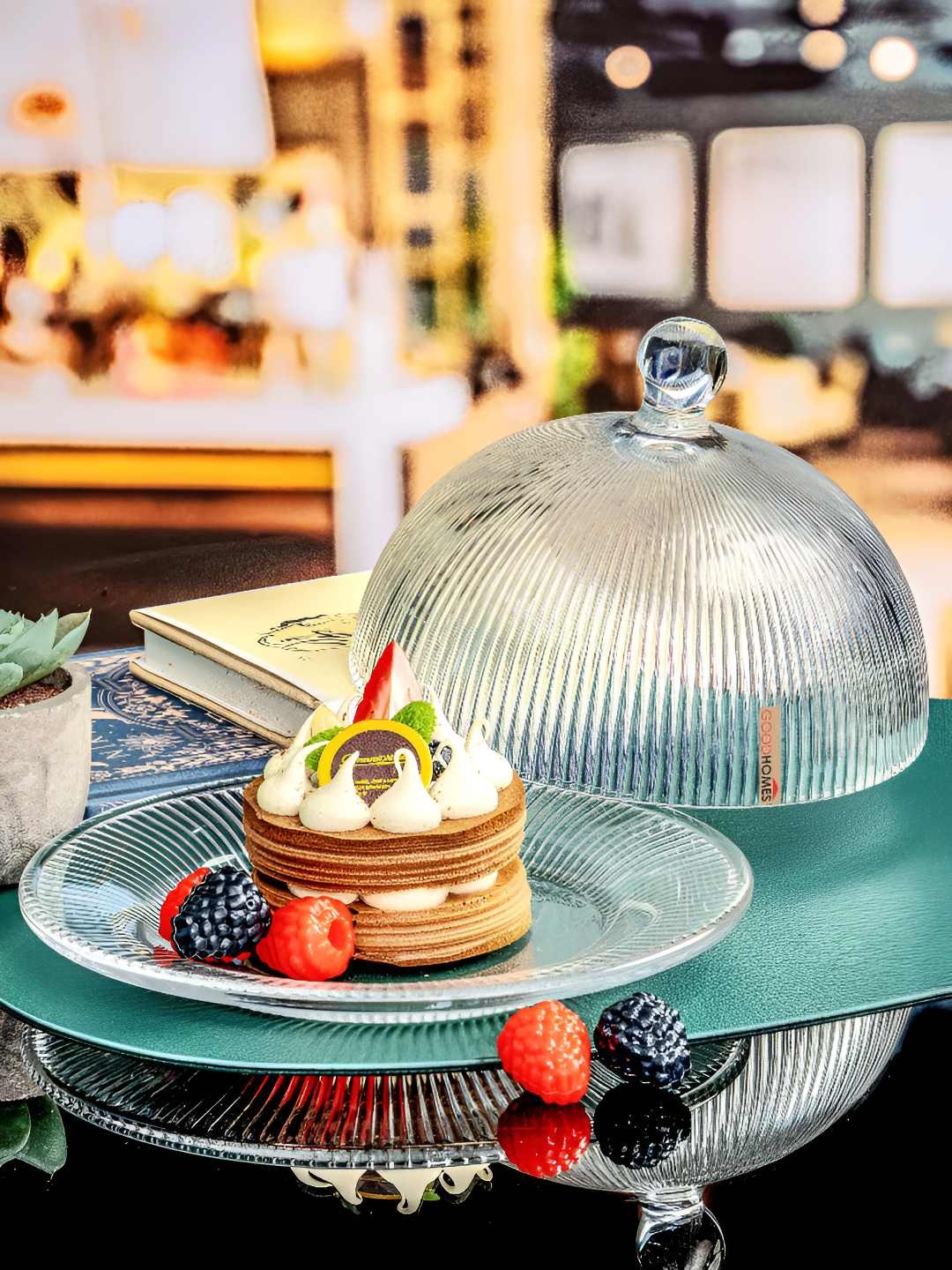 

GOODHOMES Clear Glass Embossed Dome With Plate, Transparent