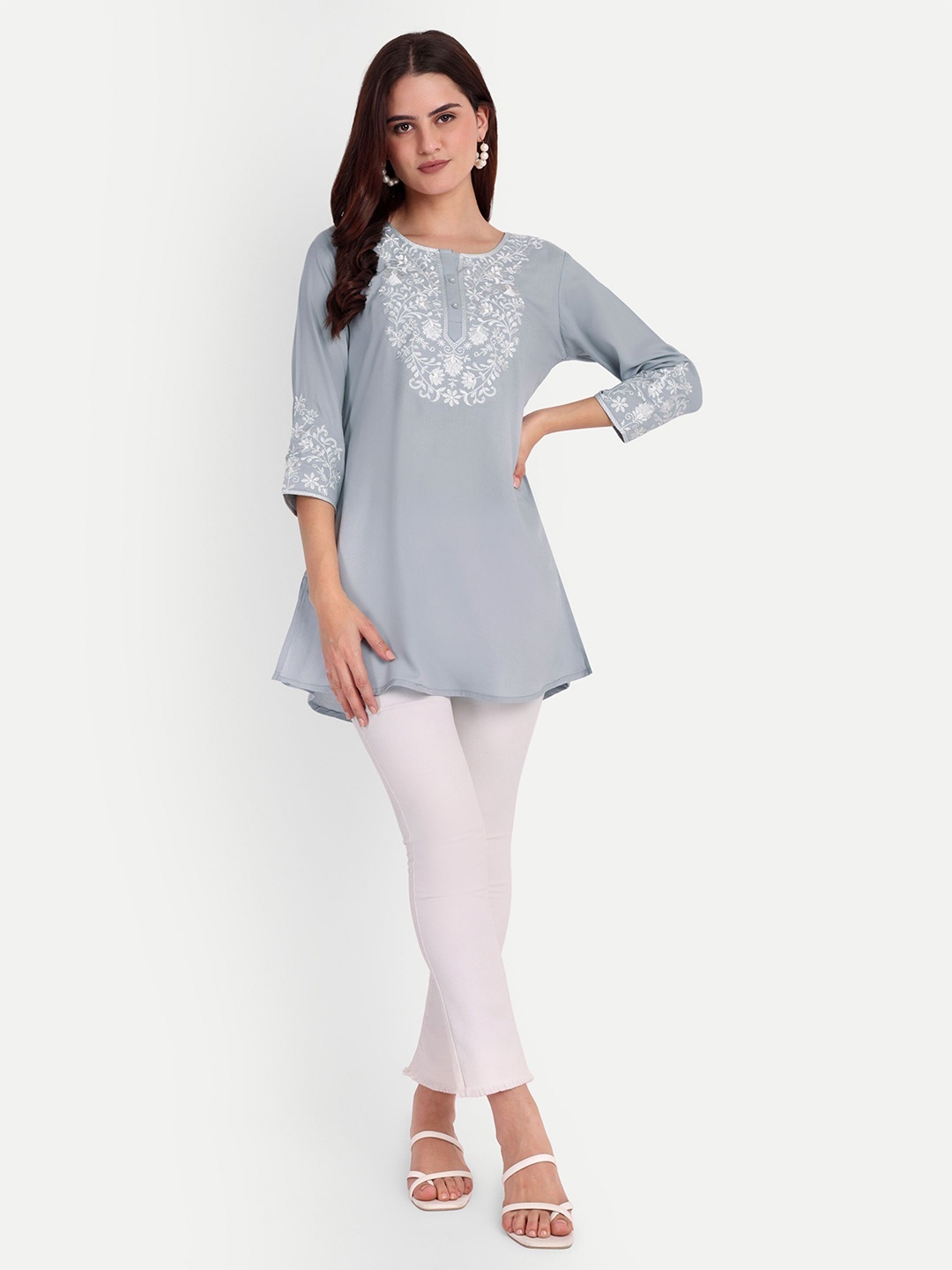 

FILO HEVIS Floral Embroidered Thread Work A-Line Pure Cotton Kurti, Grey