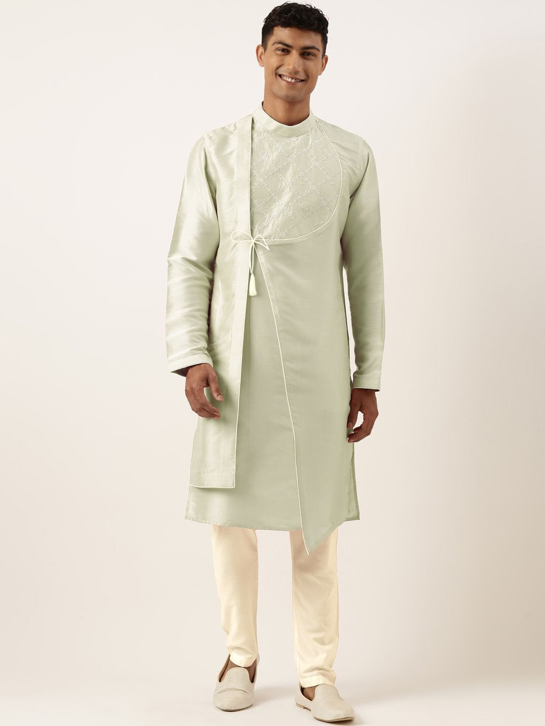 

TheEthnic.Co Floral Embroidered Thread Work Band Collar Straight Kurta With Pyjamas, Green
