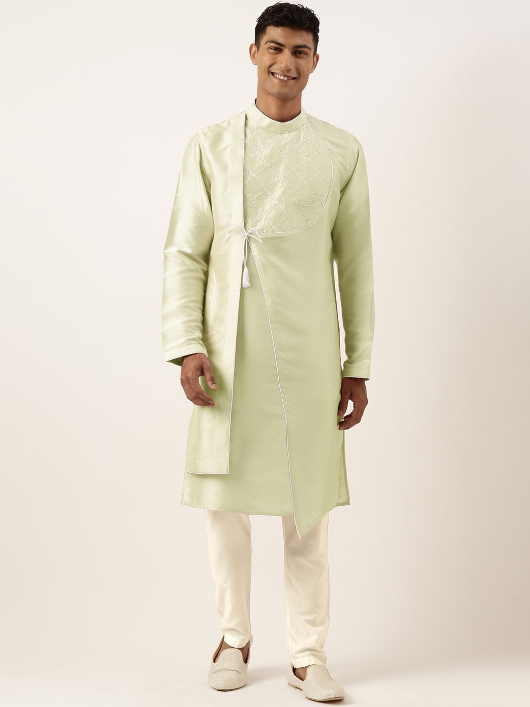 

TheEthnic.Co Floral Embroidered Thread Work Band Collar Kurta With Trousers, Green