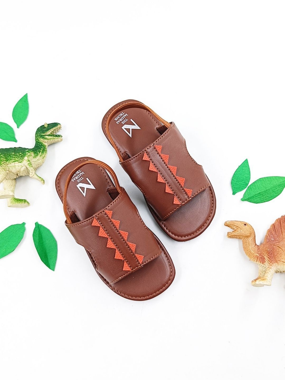 

THE MADRAS TRUNK Kids Comfort Sandals, Brown