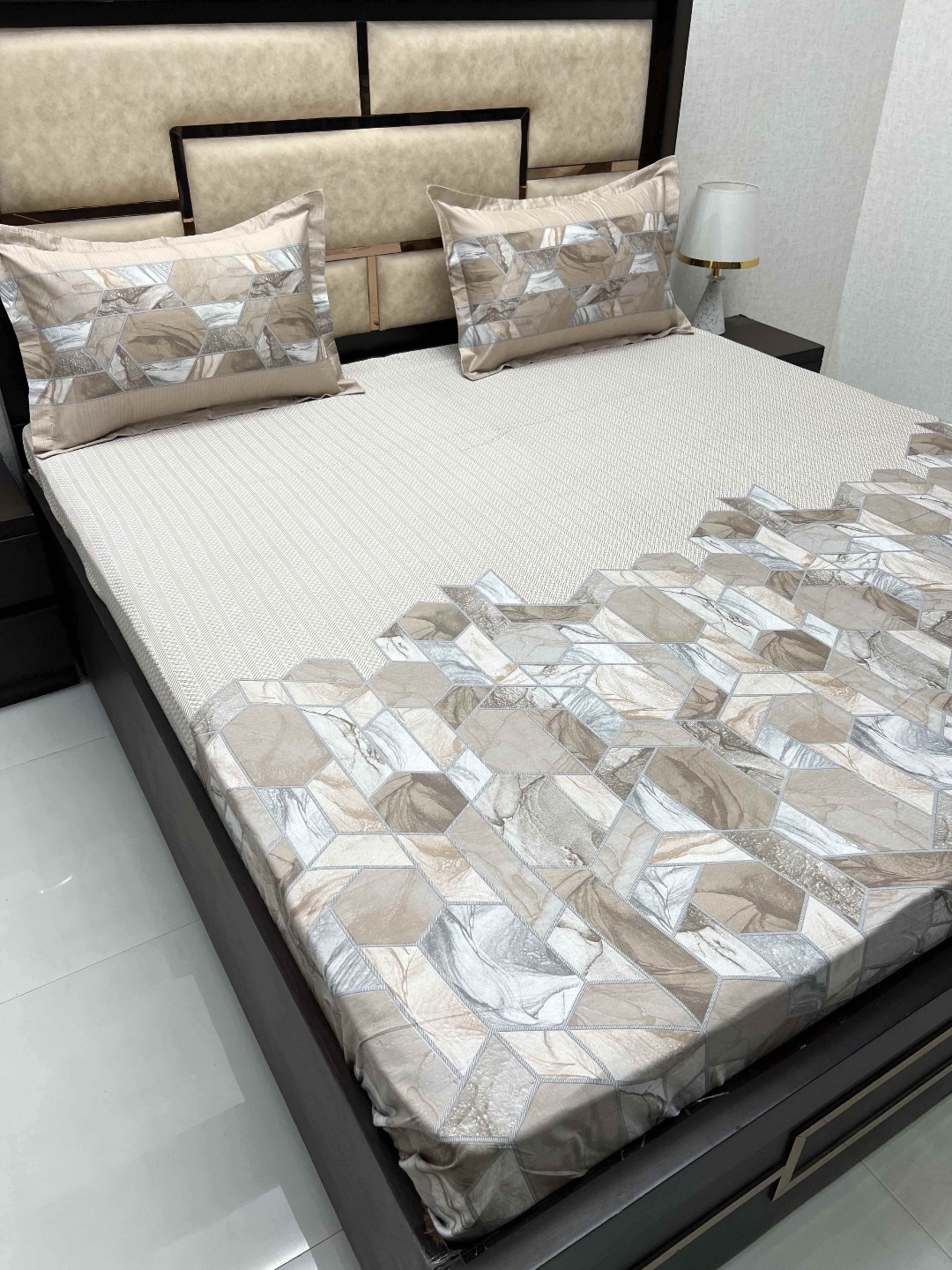 

Pure Decor Brown & Grey Geometric 500 TC Cotton King Bedsheet with 2 Pillow Covers