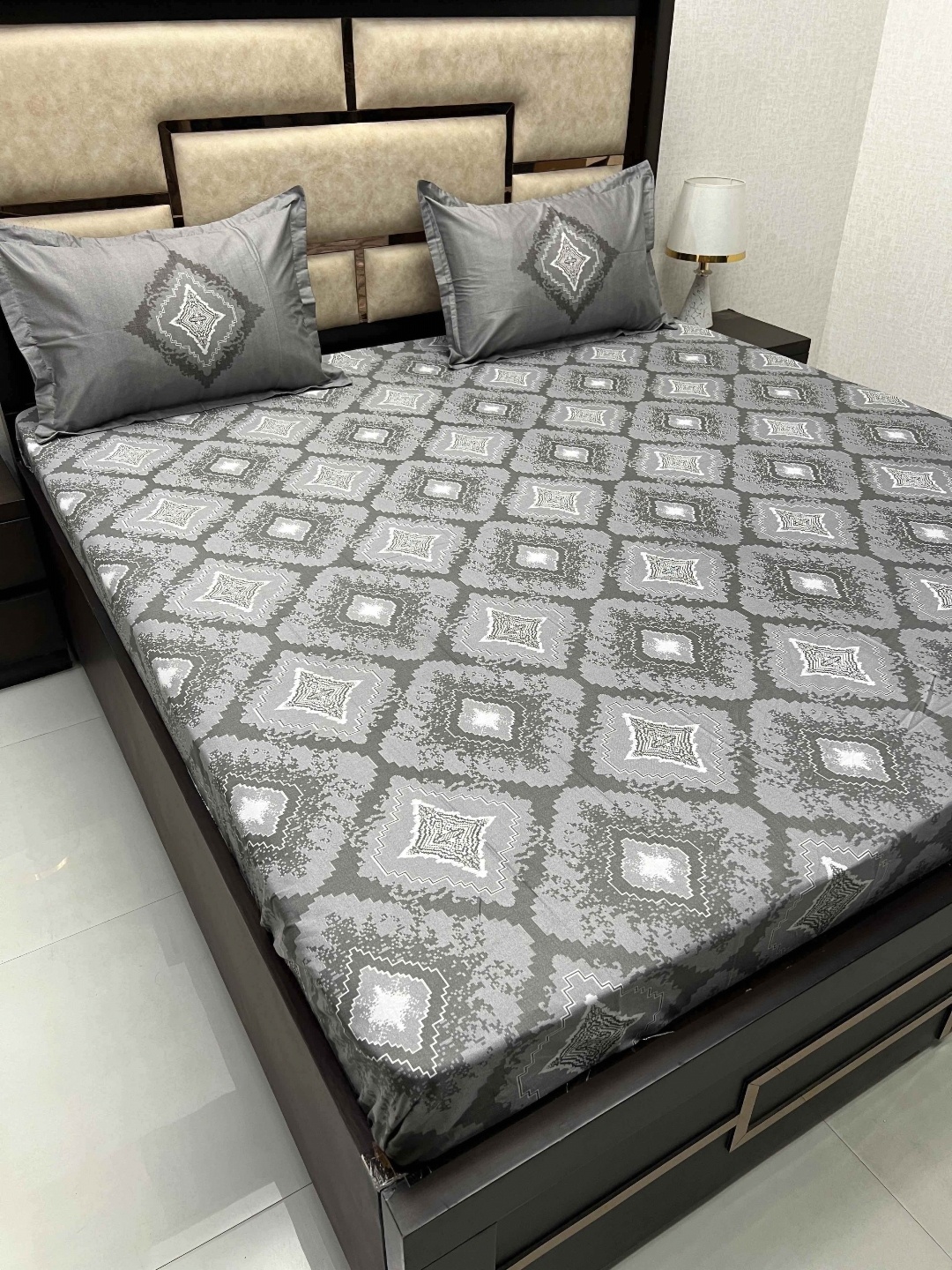 

Pure Decor Grey & White Geometric 500 TC Cotton King Bedsheet with 2 Pillow Covers