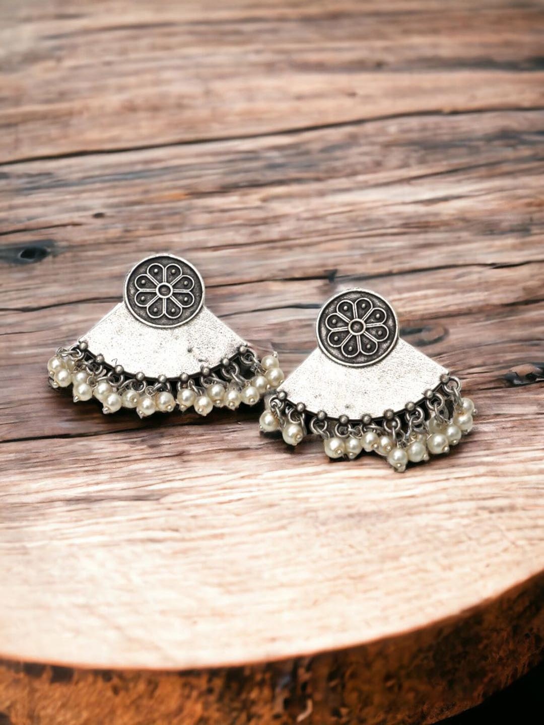 

Ozanoo Silver-Plated Contemporary Artificial Stones and Beads Studs Earrings