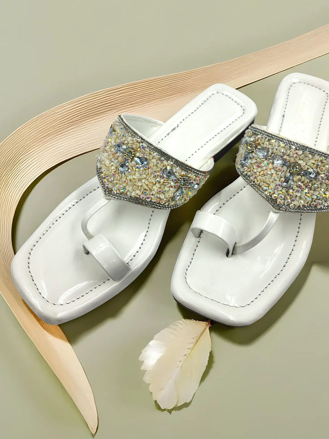 

Sayera Embellished Ballerinas with Bows Flats, White