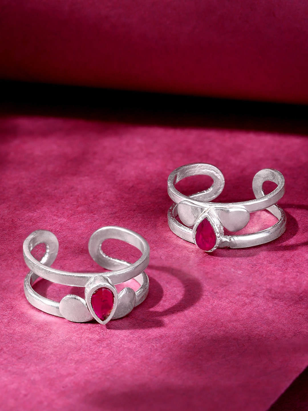 

Unniyarcha 92.5 Silver Set Of 2 Silver Stones-Studded Toe Rings