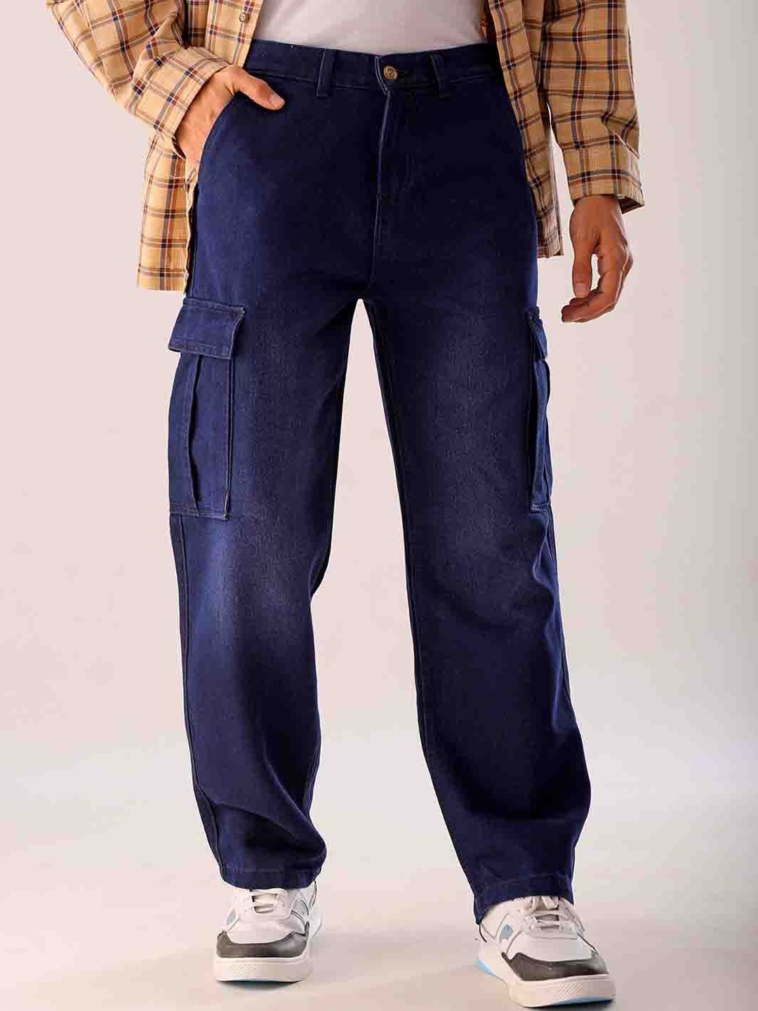 

The Indian Garage Co Men Relaxed Fit Heavy Fade Cargo Jeans, Blue