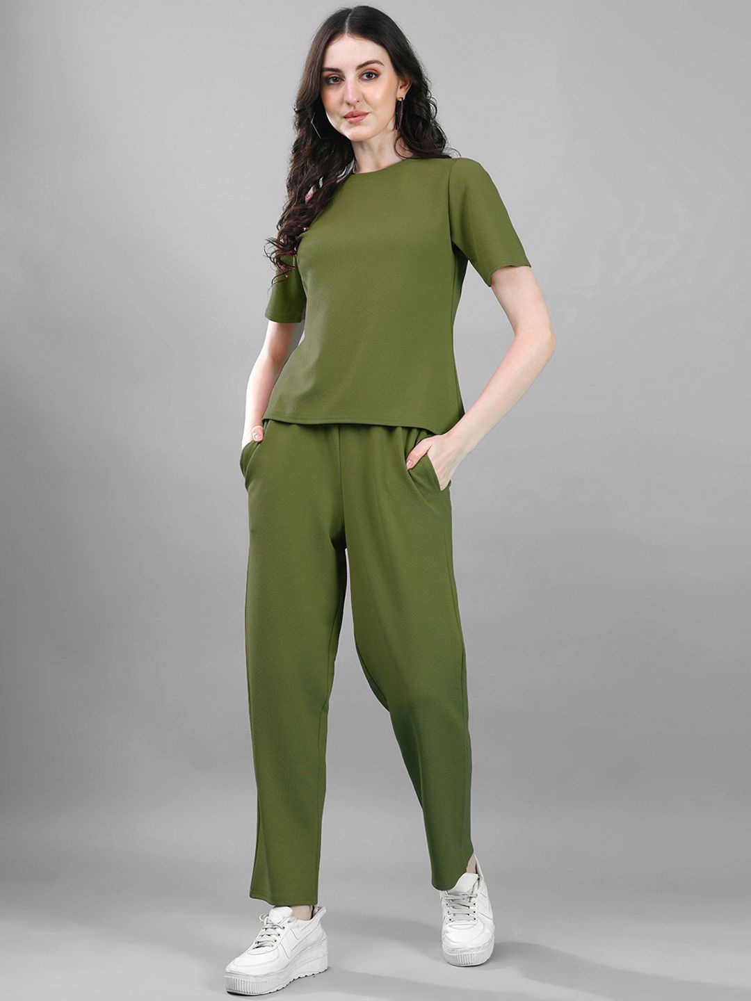 

Selvia Round Neck Casual T-Shirt With Trousers, Olive