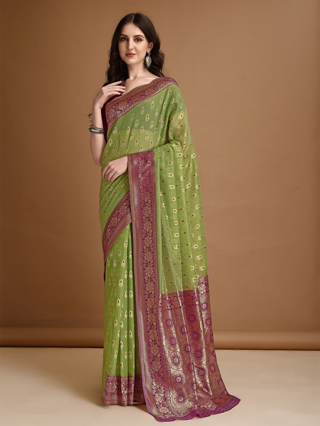 

MAGMINA Ethnic Motifs Woven Design Zari Jamdani Saree, Green